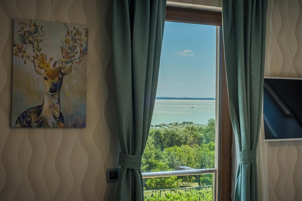 Hotel Vitis Kúria 7171 Balatonrendes Exterior foto